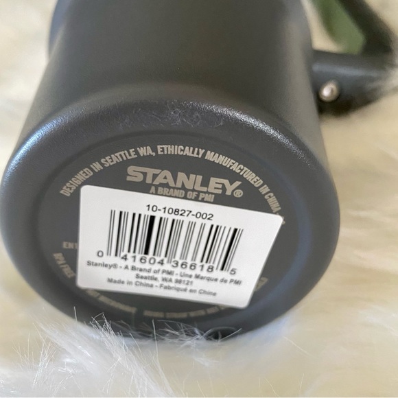 NWT New Stanley 30 Oz. Quencher H2.0 Tumbler in CHARCOAL Grey - Picture 6 of 6